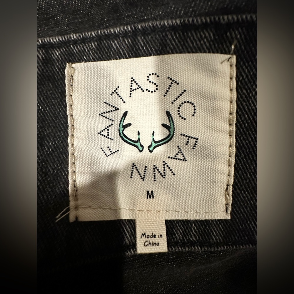 Fantastic Fawn woman’s distressed oversized denim jacket. Charcoal. Size M. - Picture 5 of 5
